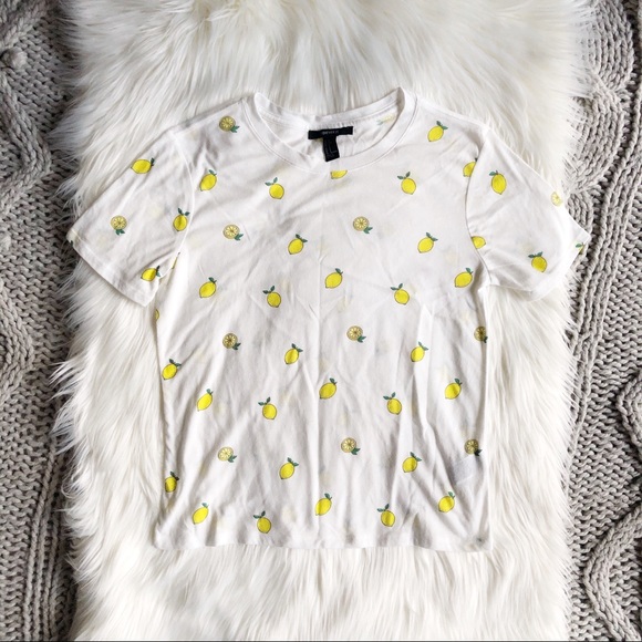 Forever 21 Tops - Graphic lemon tee 🍋